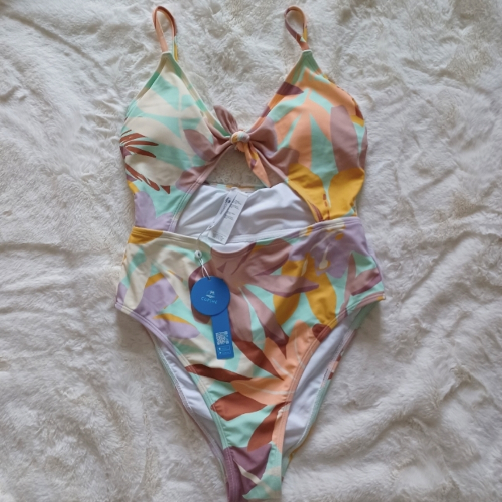 Cut out Cupshe one piece/bathingsuit with tags